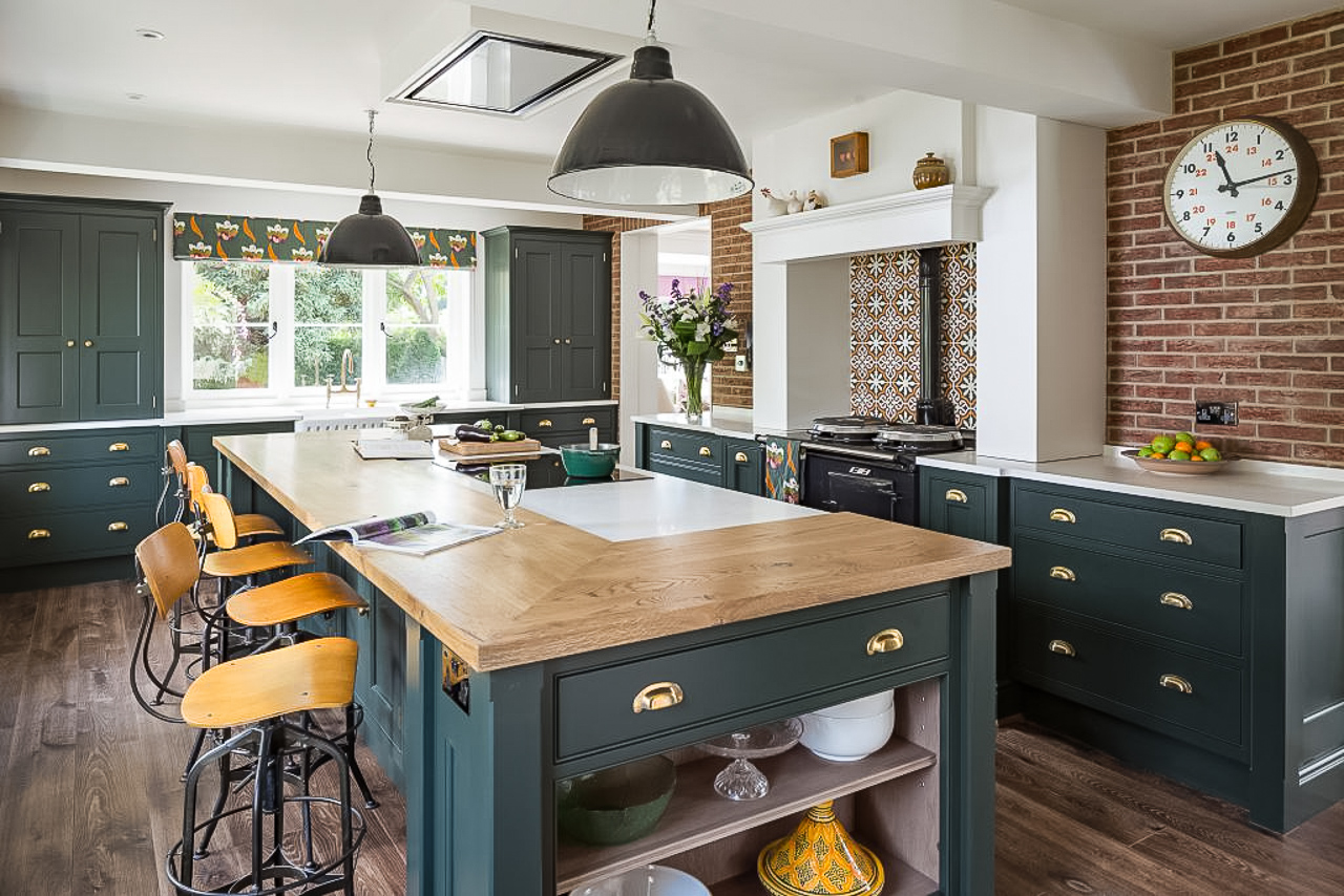 Mitred Corner Breakfast Bar