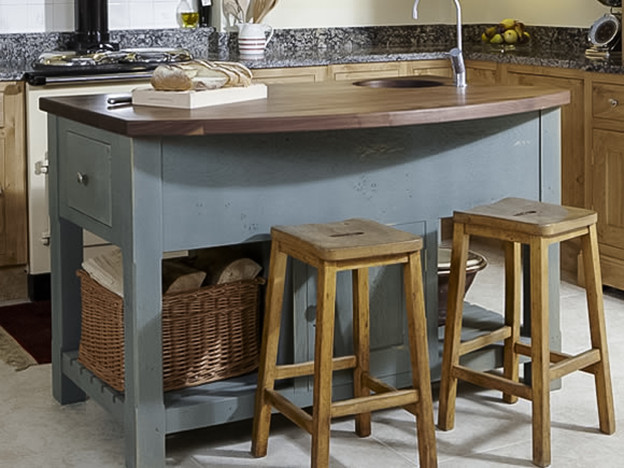 Walnut Island with Breakfast Bar